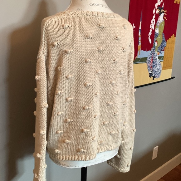 Zara pull over knit sweater. Sz med. a bit oversized
Neutral color - Picture 4 of 6